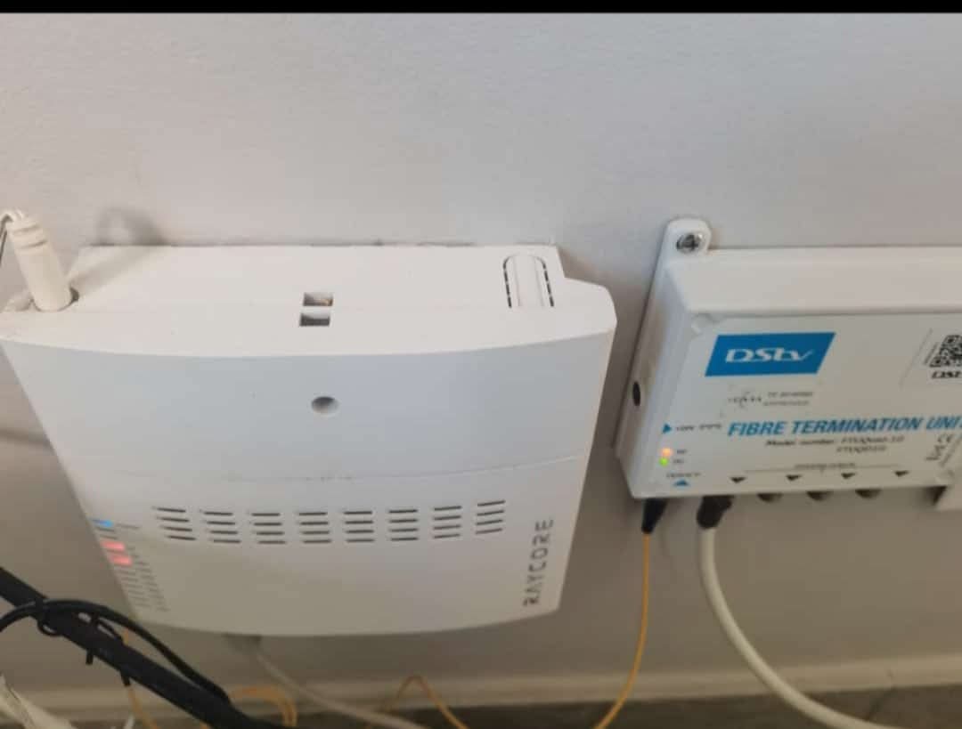 DStvCable Guys Johannesburg North - Communal DS-TV optic fibre system Johannesburg completed in estate. Find technician for fibre IRS installation.