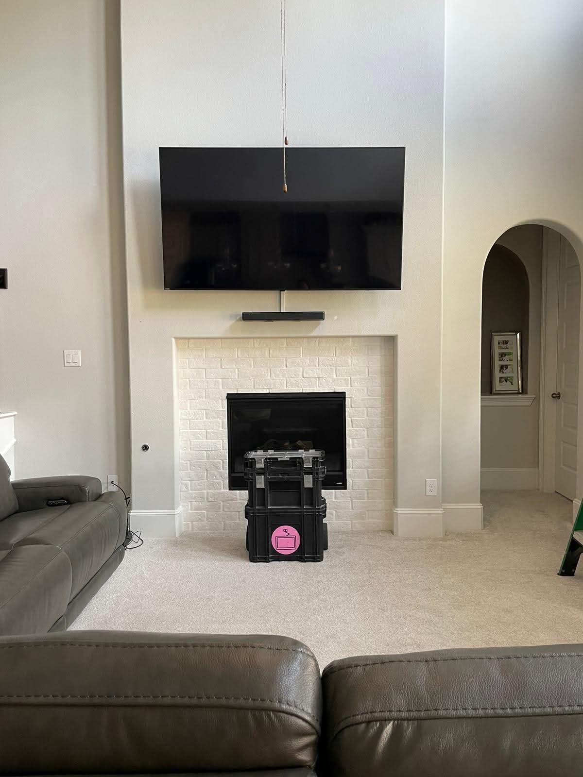 DStvCable Guys Johannesburg North - TV mounting Sandton completed in Morningside. Find technician for flat screen bracket installation.